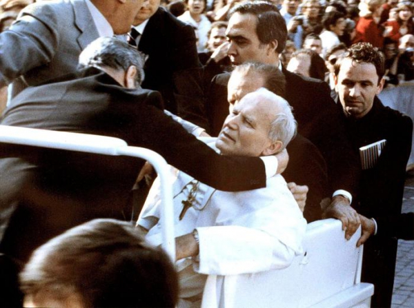 Giovanni Paolo II ferito