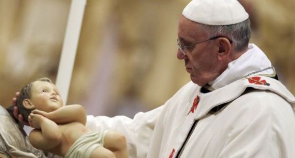 Papa Francesco benedice Gesù bambino