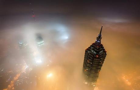 Cina:due ragazzi russi scalano Shanghai Tower in costruzione