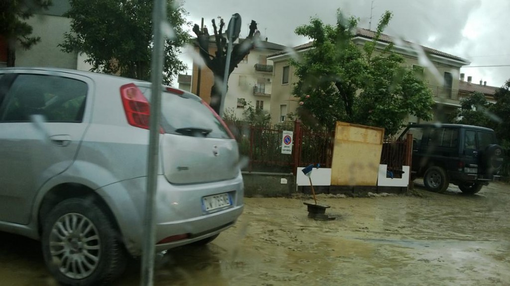 Emergenza maltempo nelle Marche, una vittima a Senigallia (FOTO)