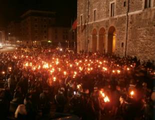 Fiaccolata in onore di David Raggi