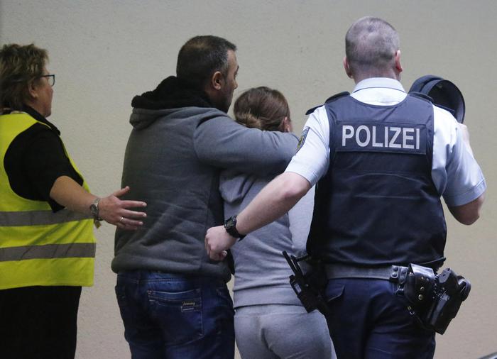 Aereo caduto: Linea telefonica unità crisi in Germania