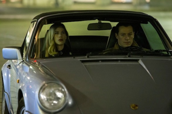 Tea Falco e Stefano Accorsi in una scena di 1992