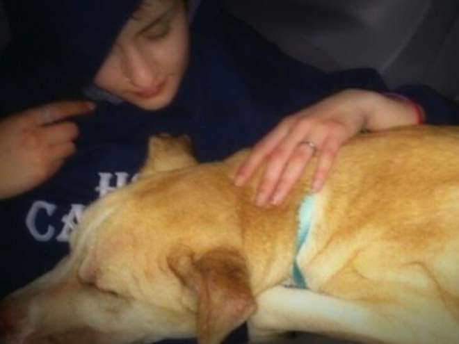 Amanda assieme al cane