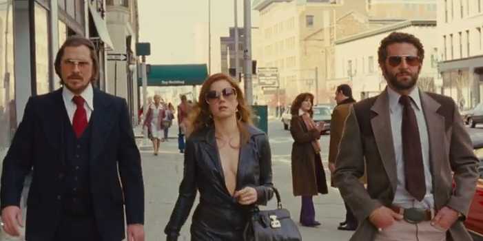 Bale e Amy Adams in una scena di American Hustle