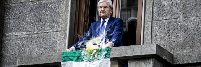 NoExpo, violenza a chi espone la bandiera