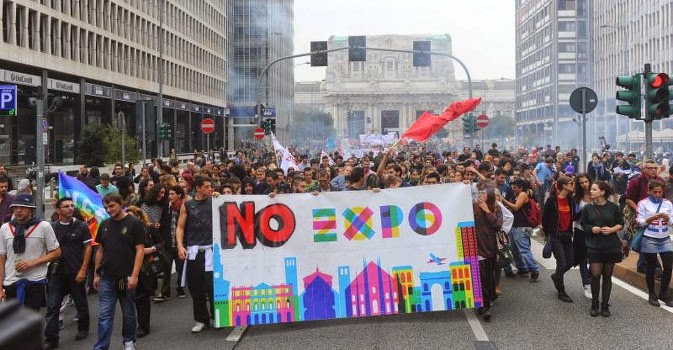 NoExpo, violenza a chi espone la bandiera