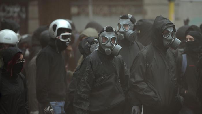 Black bloc manifestano contro Expo