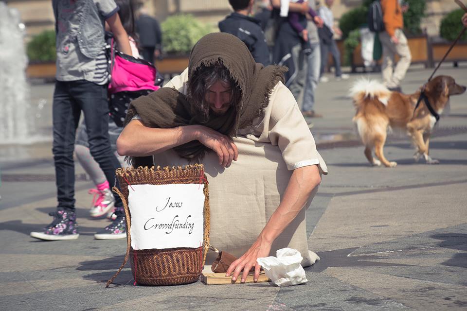 Gesù con il cesto per le offerte