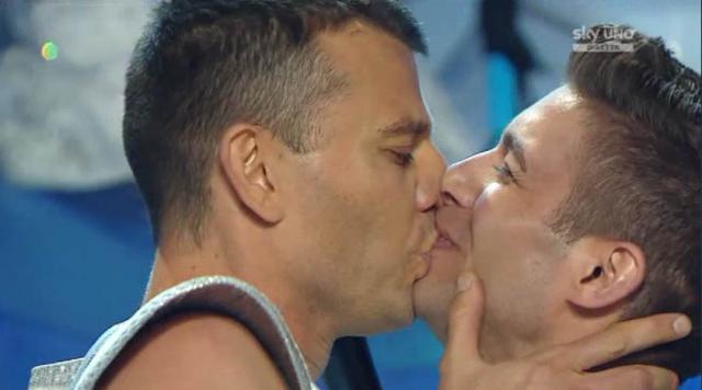 Il bacio appassionato dei ballerini