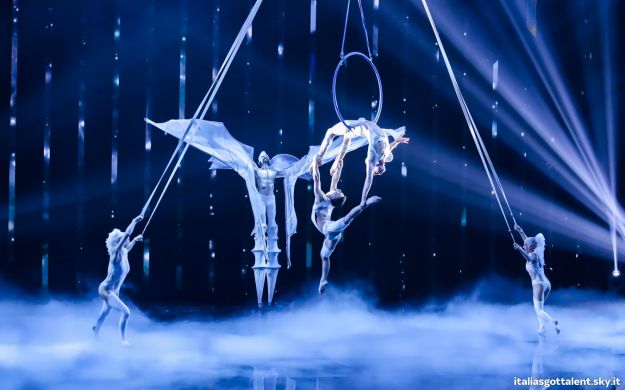 Esibizione del gruppo Las Farfadais