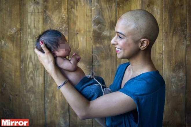 Seema con il piccolo Jai