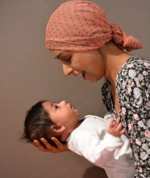 Seema con il piccolo Jai 2