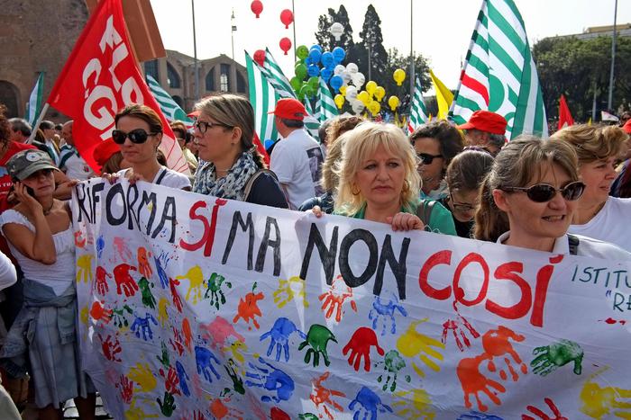 Manifestazione scuola a Roma