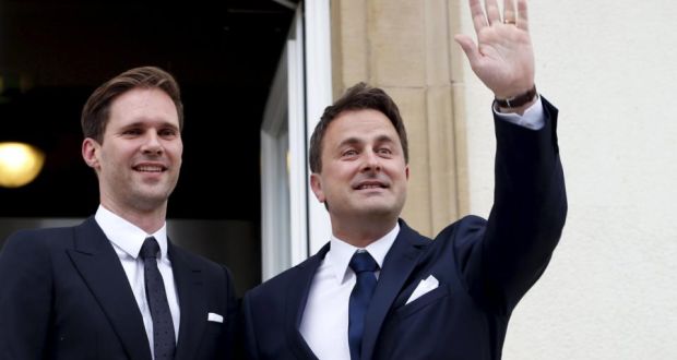 Xavier saluta amici e parenti al suo matrimonio