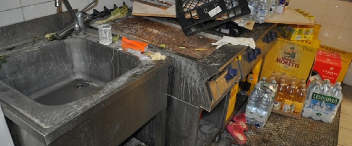 Cucine in condizioni disastrose