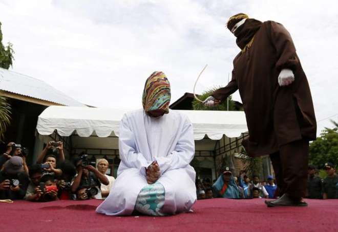 Donne frustate in Indonesia 4