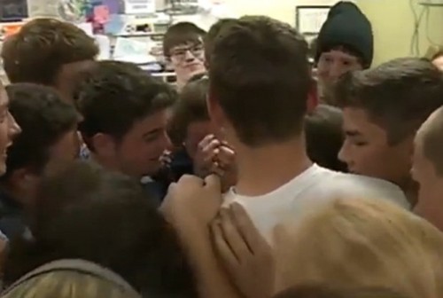 Gli studenti intorno alla loro Prof