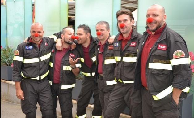 I pompieri che hanno rallegrato i bambini