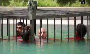 I prigionieri stanno per essere annegati