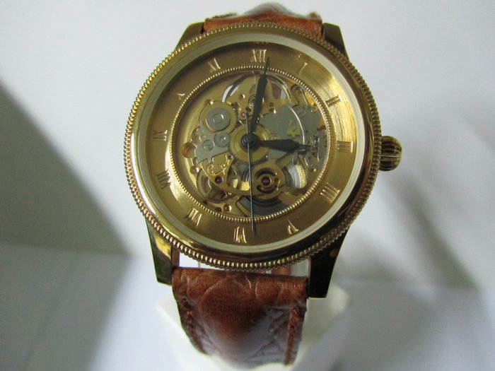 Il bottino della ladra orologio e catenina