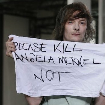 Il provocatorio striscione di Jera Diarc