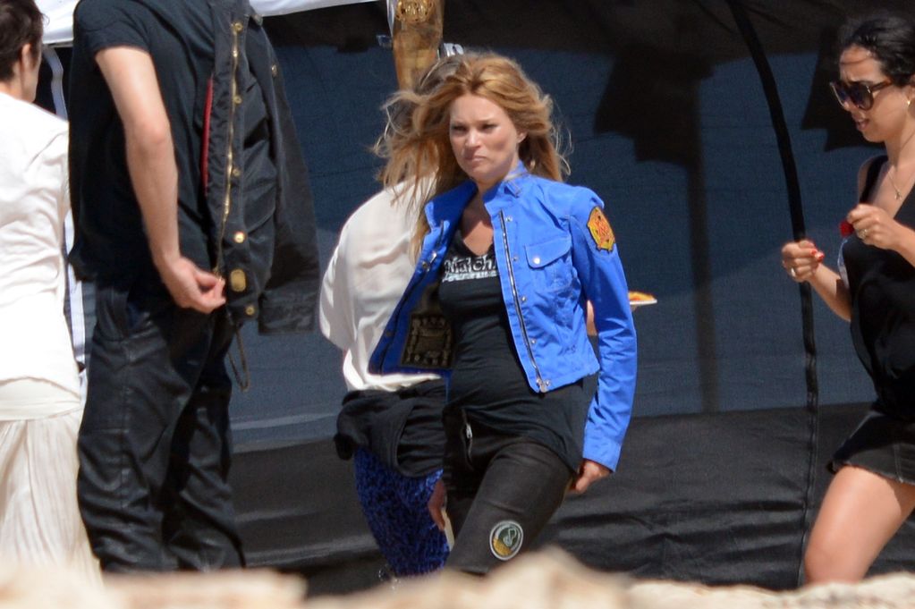 Kate Moss fuori dall'aeroporto