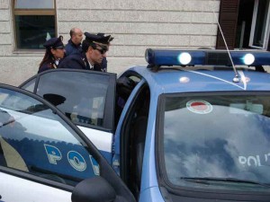 La polizia arresta l'insegnante
