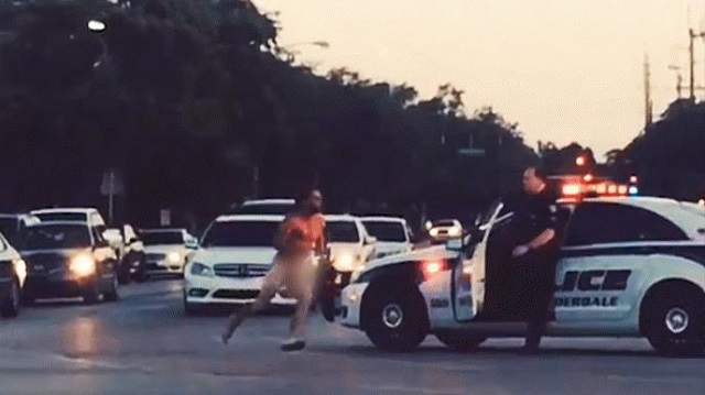 L'uomo che correva nudo 3