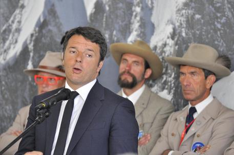 Renzi inaugura la funivia del Monte Bianco