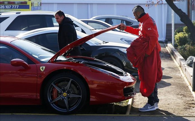 Vidal con la sua Ferrari
