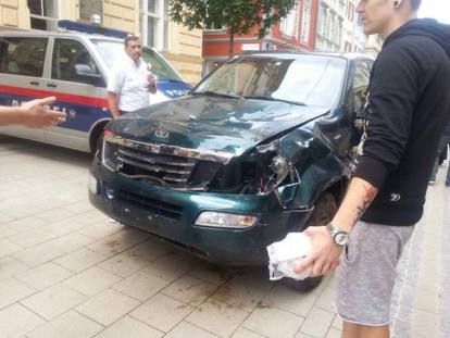 il Suv lanciato contro la folla