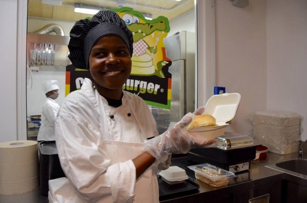 Expo: Padiglione Zimbawe ospita carne di coccodrillo