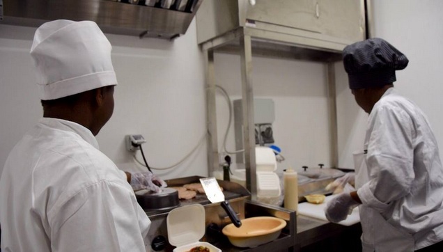 Expo: Padiglione Zimbawe ospita carne di coccodrillo