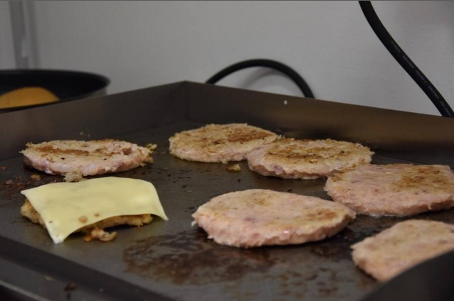 Expo: Padiglione Zimbawe ospita carne di coccodrillo