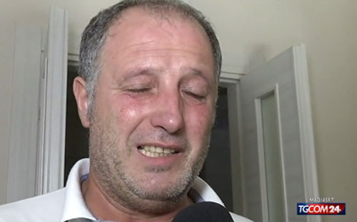 Il padre di Igli in lacrime