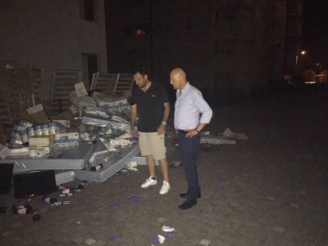 Mobili destinati ai profughi di Quinto distrutti