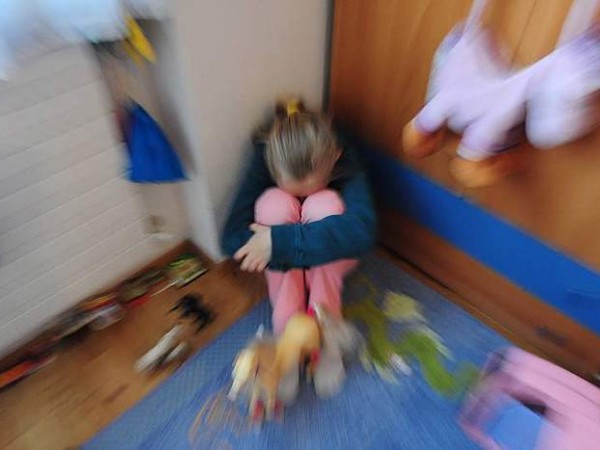 Bambine vittime di pedofilia