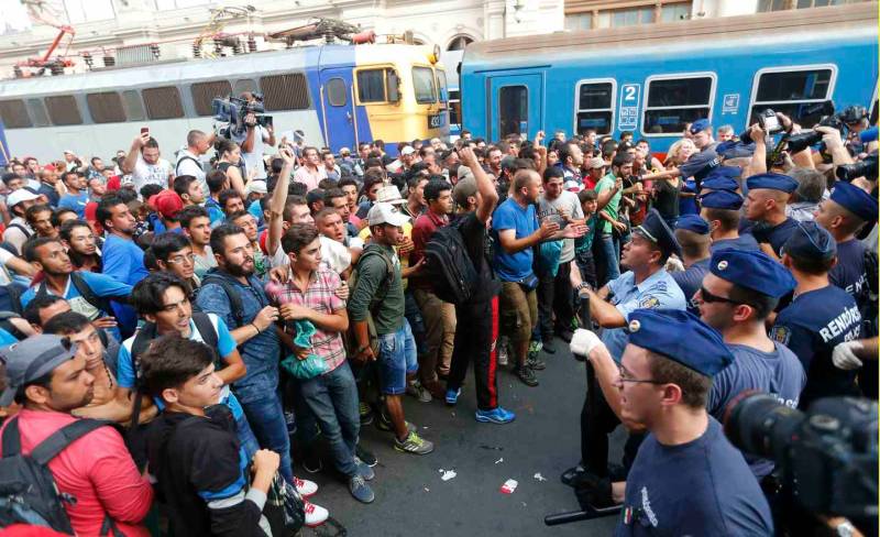 Migranti nella stazione di Keleti
