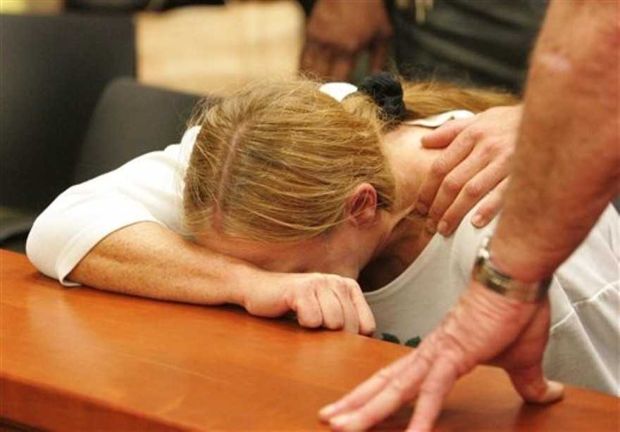 Professore abusa di studentesse