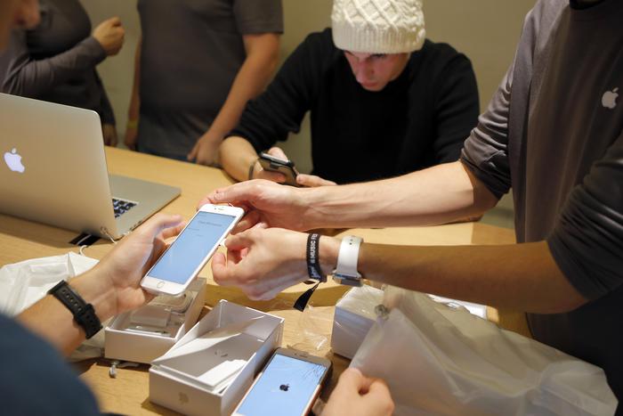 iPhone 6S negli Apple Store - 1
