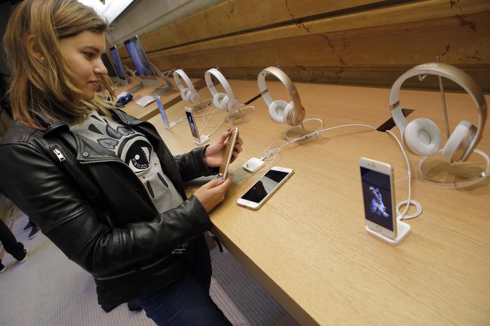 iPhone 6S negli Apple Store - 2