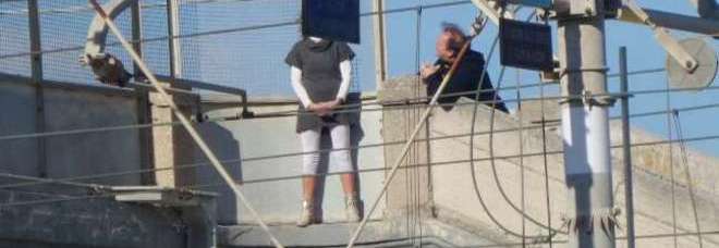 I tentativi di Morresi di parlare con la donna