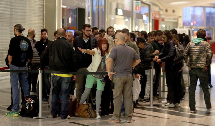 Fila in attesa di iPhone 6S