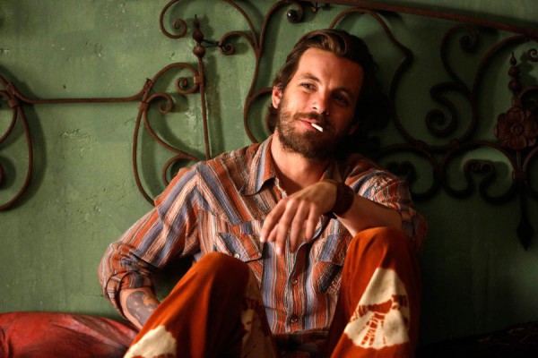 Gethin Anthony veste i panni di Charles Manson in Aquarius