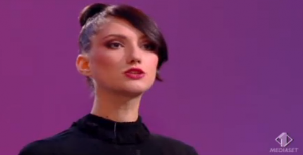 La modella Isabella abbandona lo studio di Open Space