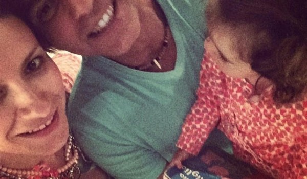 Laura Pausini con il suo compagno e Paola