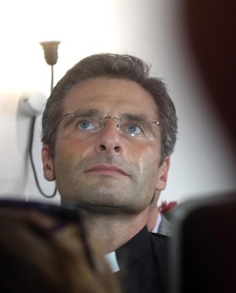 Mons Charamsa alla conferenza stampa 3