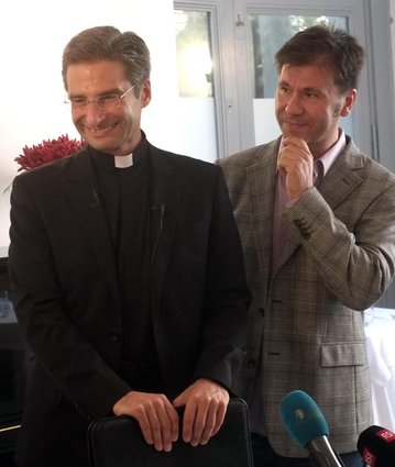 Mons Charamsa ed Eduard 4