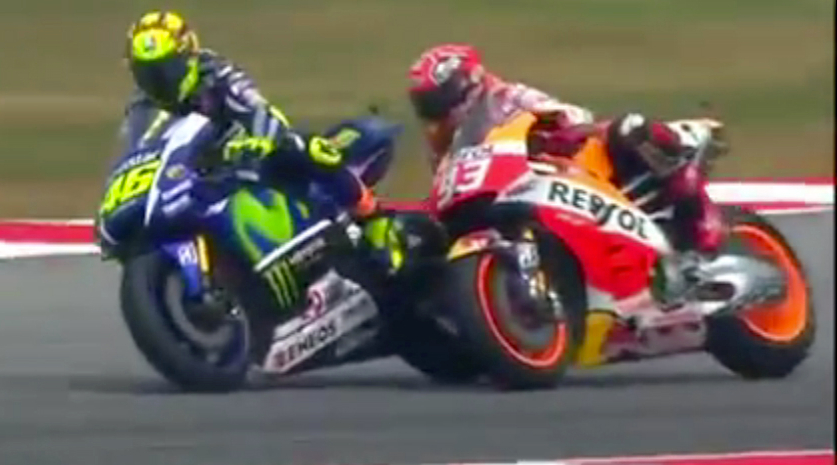Lo scontro tra Rossi e Marquez